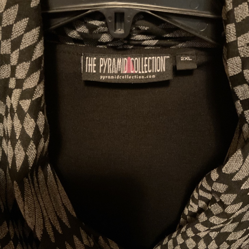 The Pyramid Collection Black and Gray Sweater - Picture 2 of 5